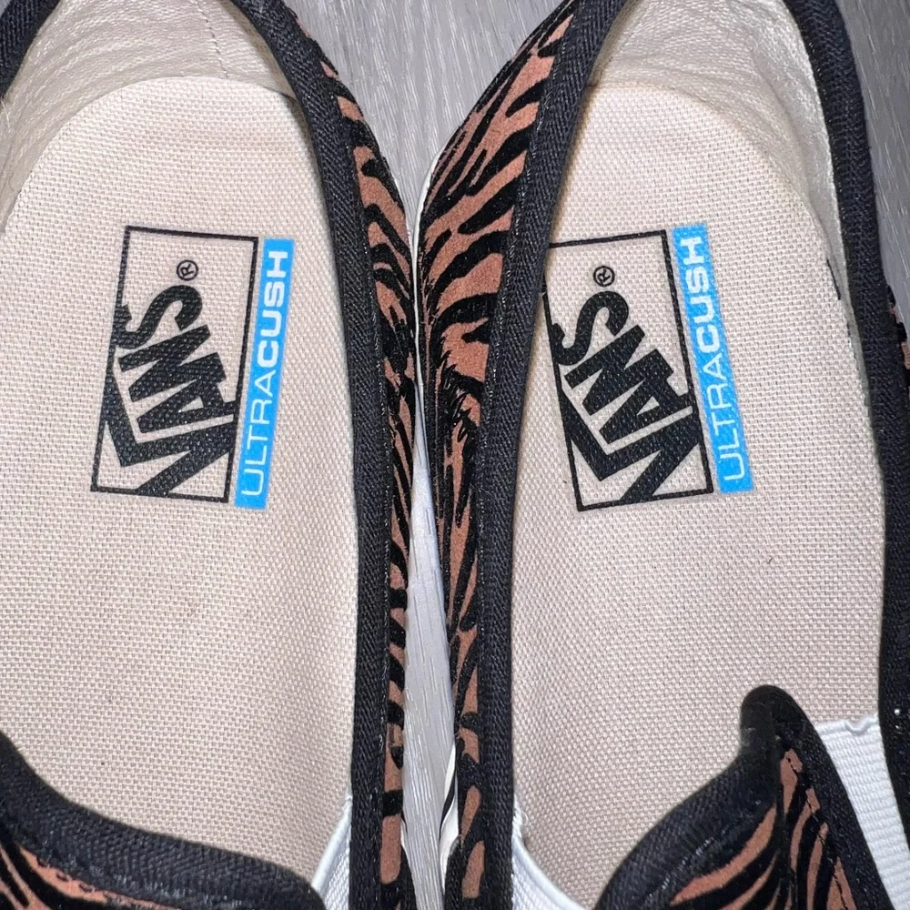 Vans ComfyCush Slip-On SF Tiger Stripe Animal Print Sneakers Size 9.5W / 8M